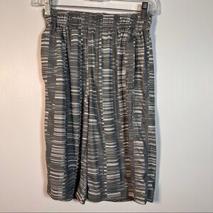 NIKE BOYS’ Large Swim Trunks. 21” long. Gray/White w/elastic waist 11”. EUC